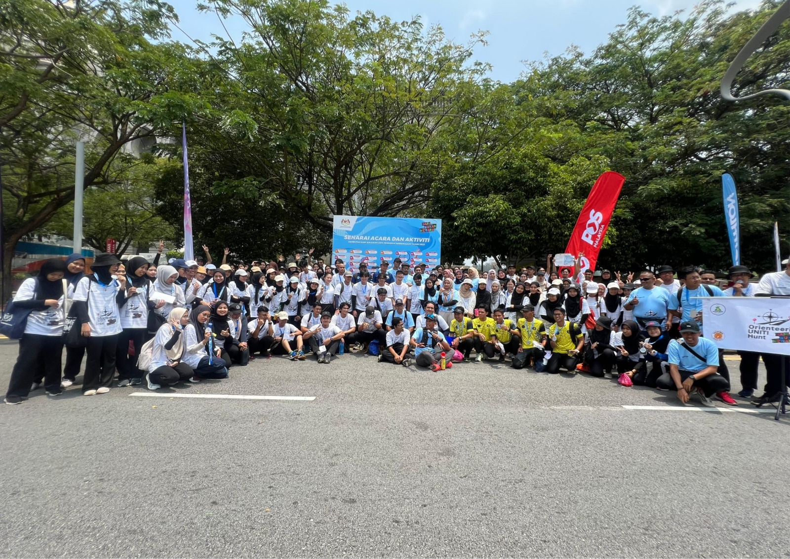 A group of diverse participants at a Poutrecs event